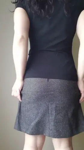 For those of you who ever wanted to peek under your hot teacher's skirt. (F41)