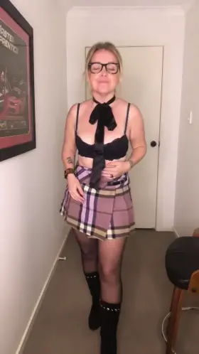 Do you live curvy legs or curvy ass? I can assist with both! (f, 41)