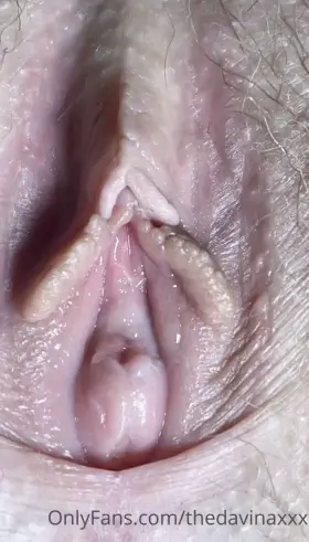 Zoomed in on a my clit🔎