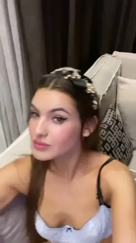 Hey, focus on the movie!