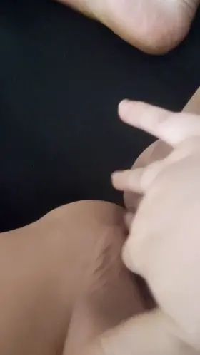 I love to play with my juicy pussy 🍑