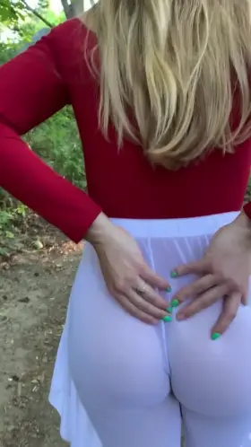 /u/FitChickRae loves walks in the woods