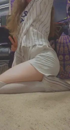 18 does my butt look good in these shorts? >w<