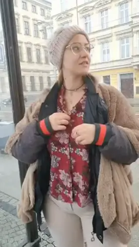 Cukierkowa Zgrywuska is Flashing Huge Tits at the bus stop
