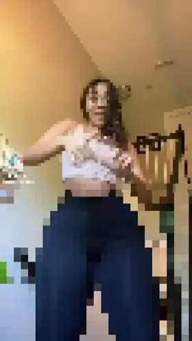 If only you could see how fat her ass is 🤩