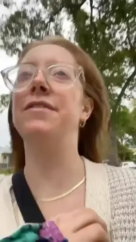 She wasnt impressed with her Tinder date