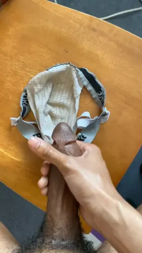 Who else loves cumming on underwear?