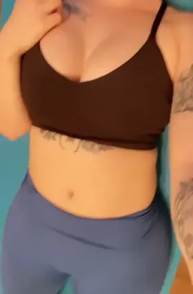 Lazy Sunday workout 🥱 if you help me get up, I’ll help you 😈