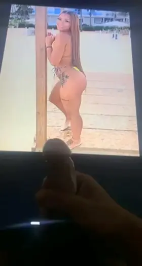 SEND ME ONLY OLDER THICK GYM BITCHES PLEASE STILL EDGING TRYNA NUT ✊🏽🍆💦💦