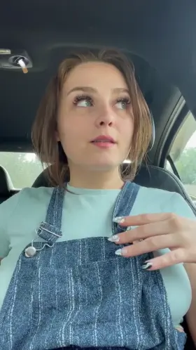 Fun fact about me: I don’t believe in bras🤫