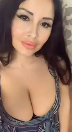 Are you ready to be between them I'll warm you up 🔥