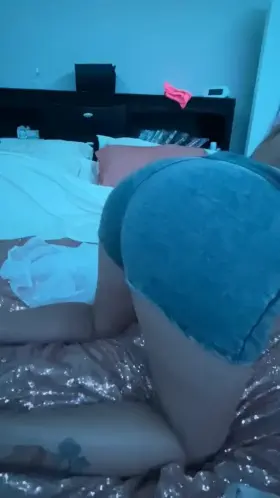 Peek-a-booty 👀 [f]