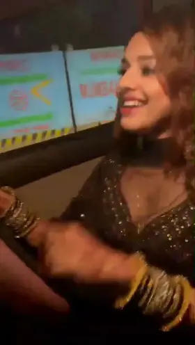 [f] Famous Desi Actress Exclusive T0pless Debut Gets her B00bs Kissed & Riding her Co-actor. Link in Comments