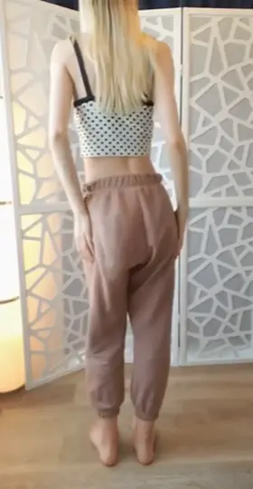 My small butt and tiny thigh gap 💕