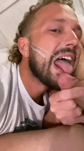Anyone else love the smell of fresh cum?