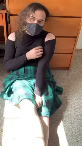 forget about ur girlfriend, come give me head instead~