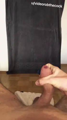 Würde gern [m]al wieder auf ein schönes weibliches Gesicht spritzen. Interesse?