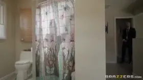 Nicole Aniston Sucks Dick While Getting Pussy Sneakily Licked