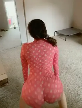 Do you like how my ass looks in slow motion ?