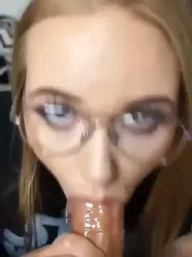 Cute girl with glasses/ miss banana 🍌