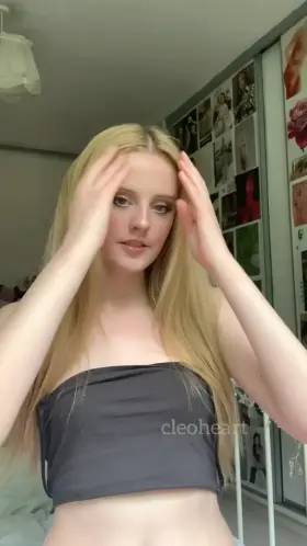 Raise your hand if you’d fuck me 😛💕