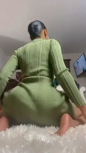 Beautiful and Classy Darkskin Babe