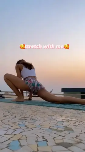 Who want to stretch her?🍑