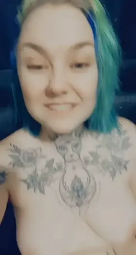 I’m bored, come say hi! 🥰