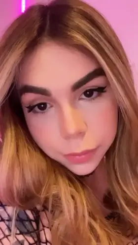 So pretty, she'll make your hand magically appear down your pants