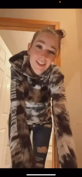 how many weeks along do you think i am? watch the whole video 💕😳😋