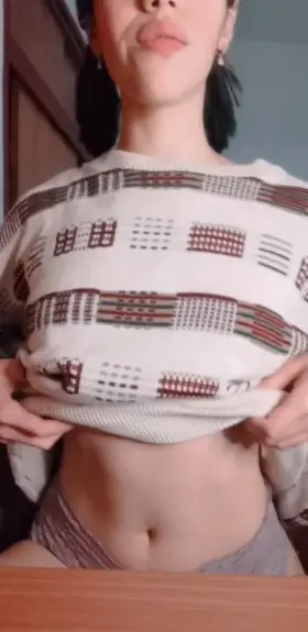 This is what's under my sweater, in case you were wondering 😏💋