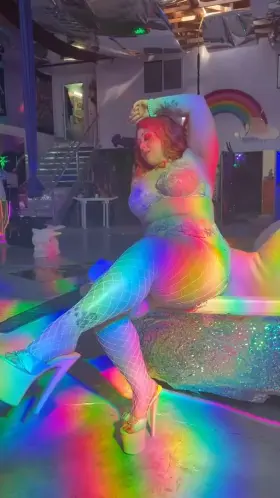 I’m a rainbow! A giant dose of dopamine (and tits)! 🌈🥰