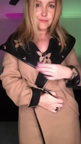 Can you come and help me with my jacket sir?