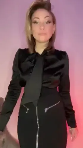 Little strip tease for u