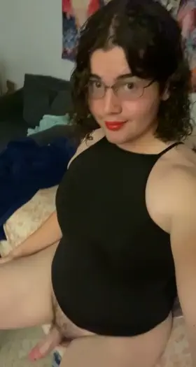 I can’t stop fantasizing about a thick floppy daddy dick and a big hairy ballsack all over my face 😋