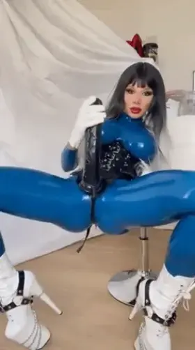 You cannot resist me once you look me in the eyes 👀