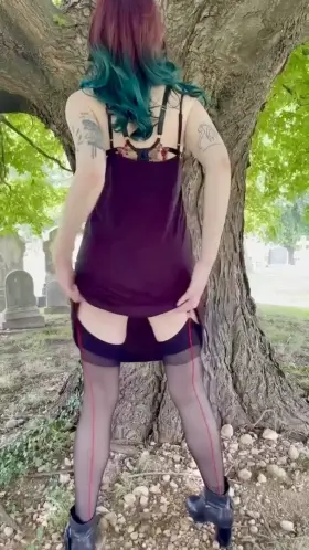Cemetery ass flash! 👀🪦🥀 [F]
