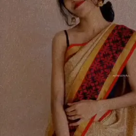 It's that time of the year when we simp for thirst traps by Mallu hoes! ✨