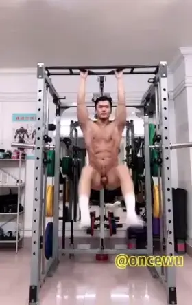 @oncewu Impressive Leg Lifts & Perky Erection