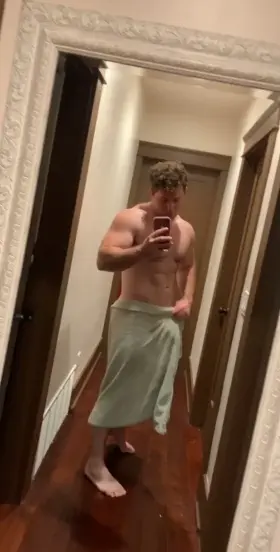 26 [M4F] Point Loma - Muscular/Athletic guy looking for a FWB