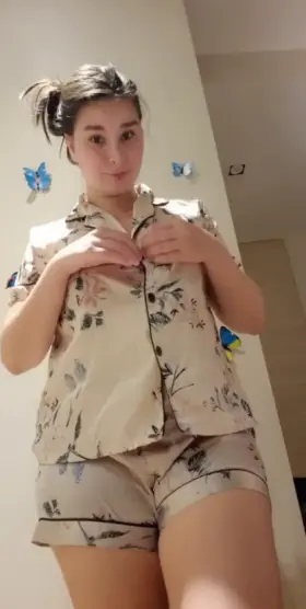 To the 12 guys that likes thick asians 💕 would u jerk off to my nudes if i send some 😈