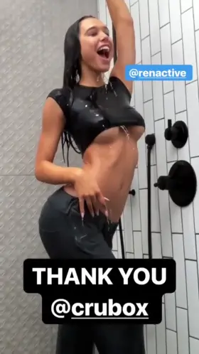 Alexis Ren teasing your in hot shower