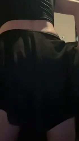 Bend me over and breed me 🤤