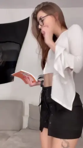 Come lift my skirt & bend me over 😋