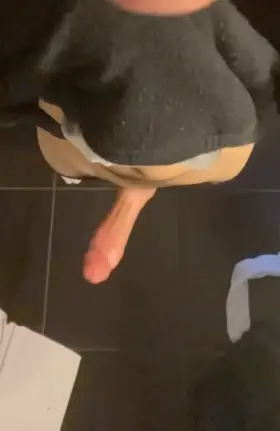 Even I’m straight.. how many of you would suck my cock 🥺