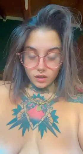 [domme]You are a small clitty loser 🤏🏻 comment your sad inches to be ruined