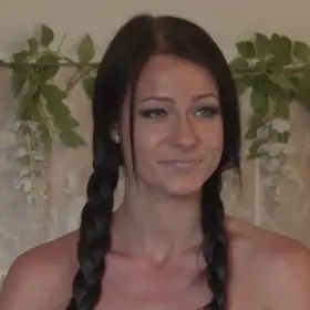 Melisa Mendiny aka Lexa spreading her pussy in a bathroom (1 minute, behind the scenes)