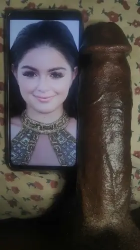 Ariel Winter Cockthrobbed