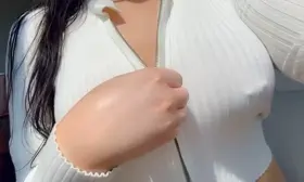 Showing off my big tits makes me so horny 😍