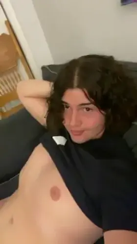 Any of you other girls like being both worshipped and degraded ? 🤔